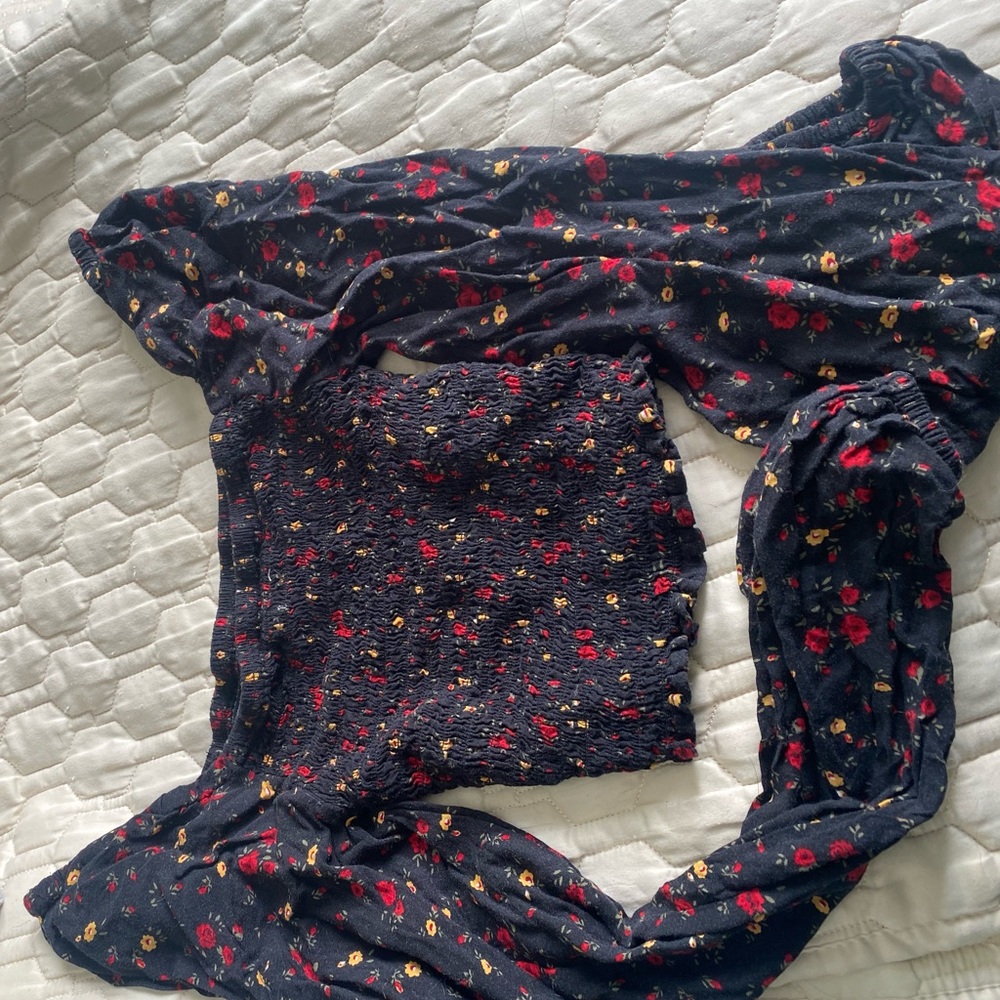 aeropostal crop top black & floral